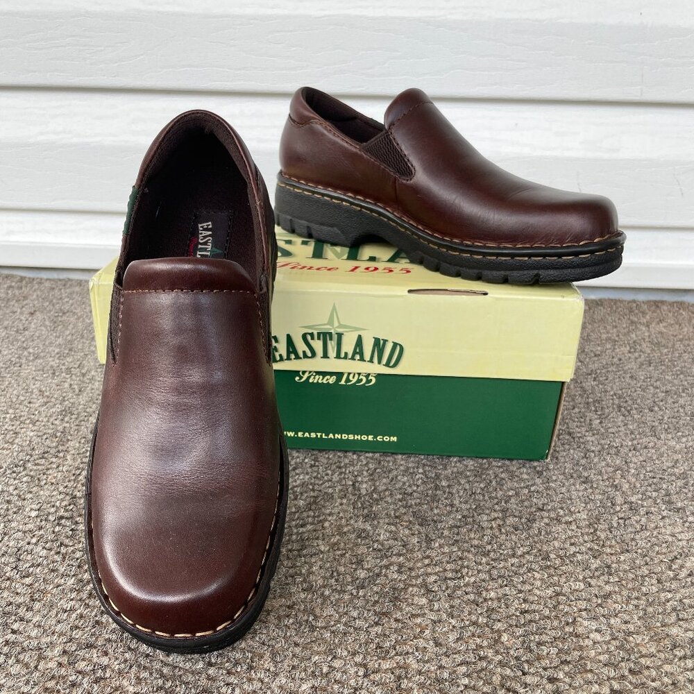 NIB Women's EASTLAND Newport Brown Slip On Shoes 9 M